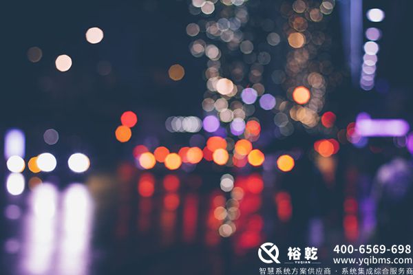 智能化BA系統:提升企業決策效率的利器(圖1) Bokeh effect from street lights at night.jpg